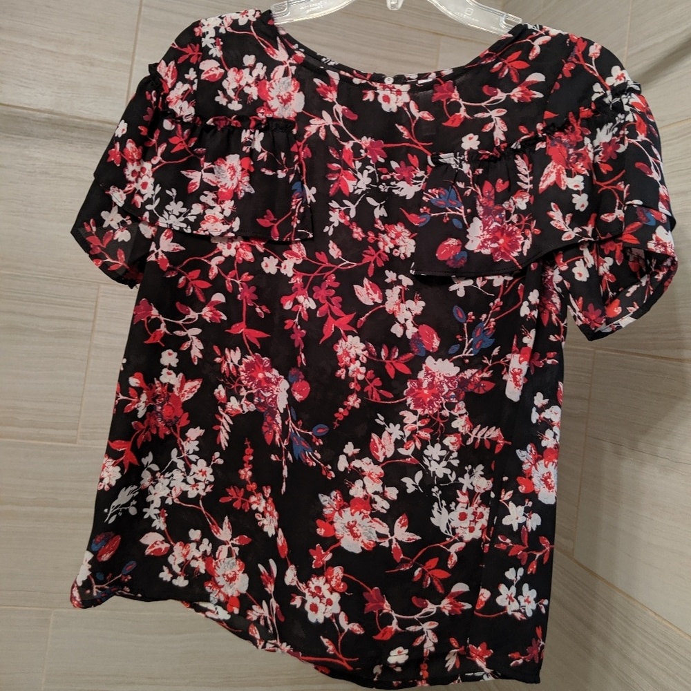 Xhilaration floral blouse